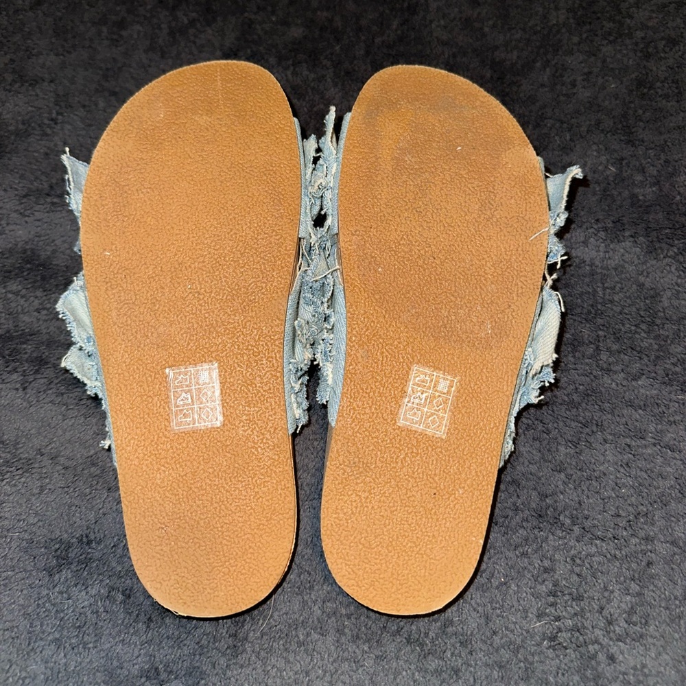 Sandals - Picture 4 of 4